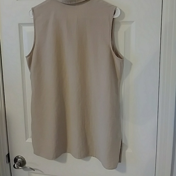 Top - Picture 2 of 3